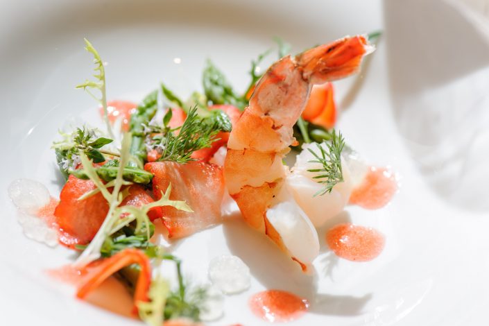 Duett von Scampi und Erdbeere